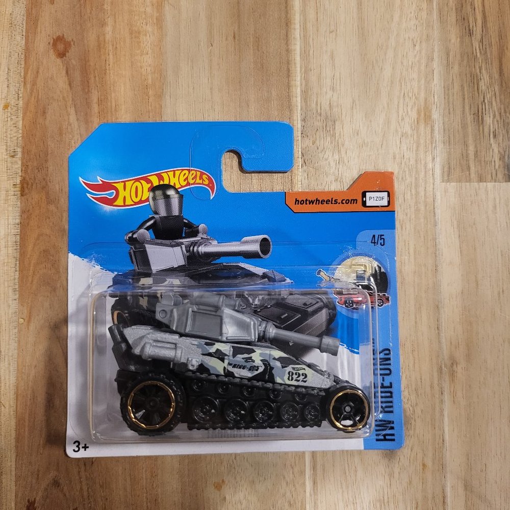 HOT WHEELS SHORT CARD TANKNATOR